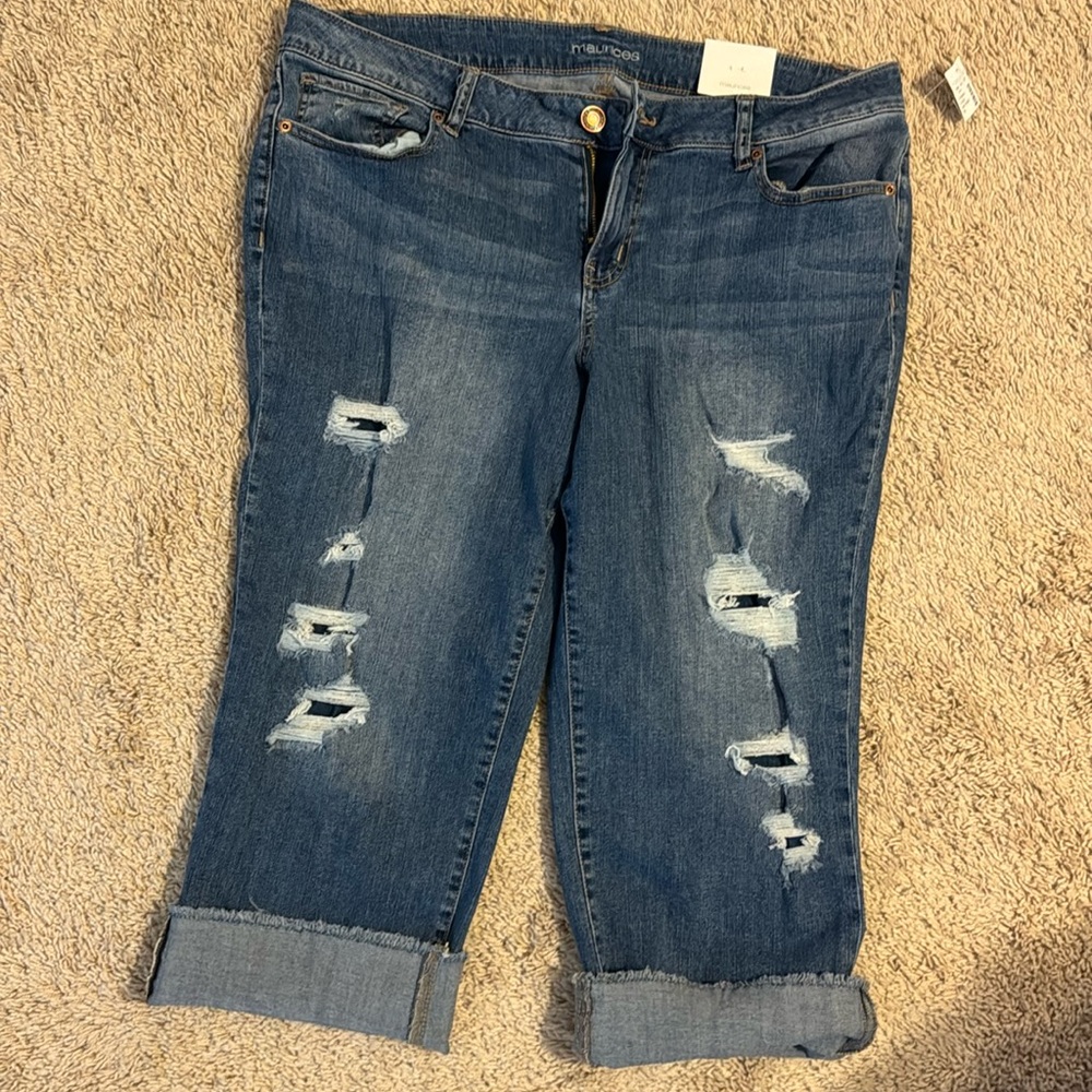 Mid rise capris - Picture 2 of 3